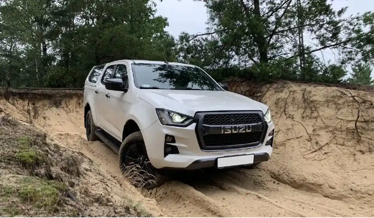 Isuzu - D-Max V-Cross - Best Pick-up Truck Rentals - Best Preowned Pick-up Truck - Exclusive Concierge Club.webp